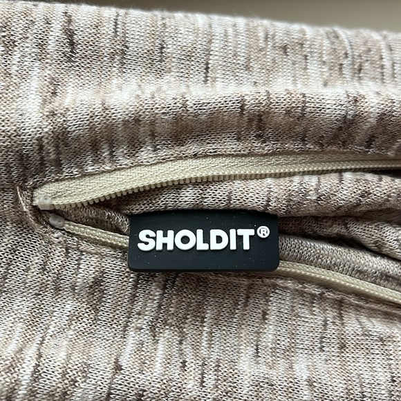Sholdit Pocket Scarf - Picture 3 of 6